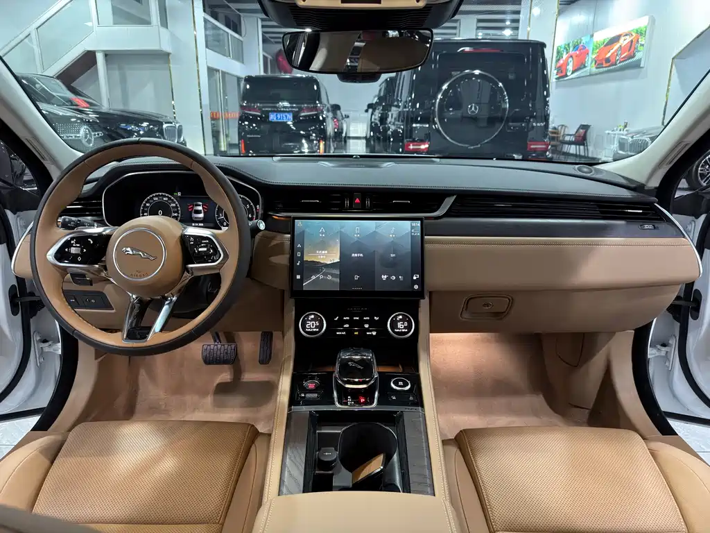 Jaguar XFL — миниатюра 7