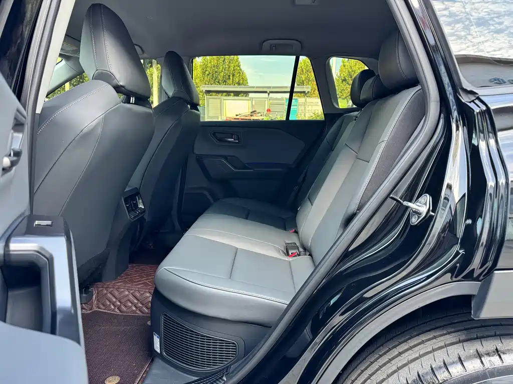 Toyota RAV4 — миниатюра 11