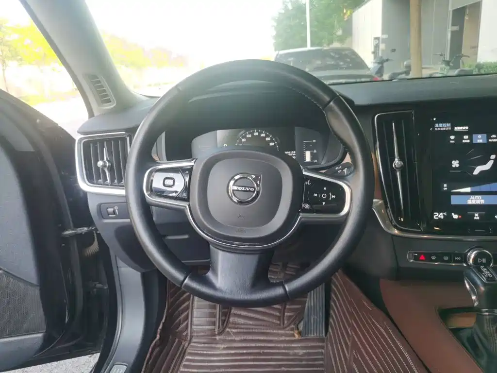 Volvo S90 — миниатюра 6