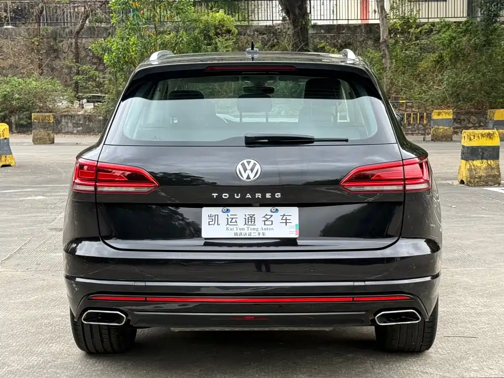 VOLKSWAGEN TOUAREG