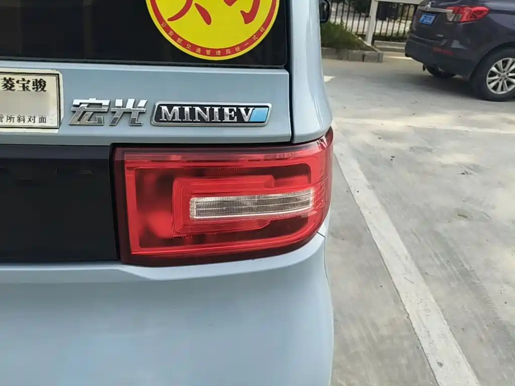 Wuling MINIEV — миниатюра 8