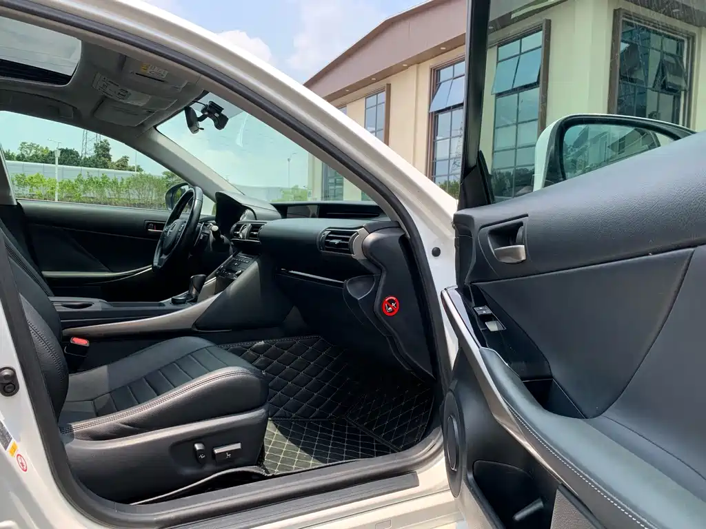 Lexus IS — миниатюра 14