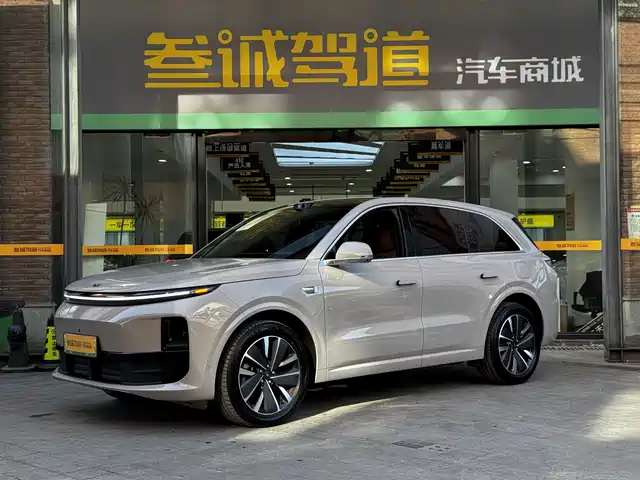 Li Auto IDEAL L6 2025