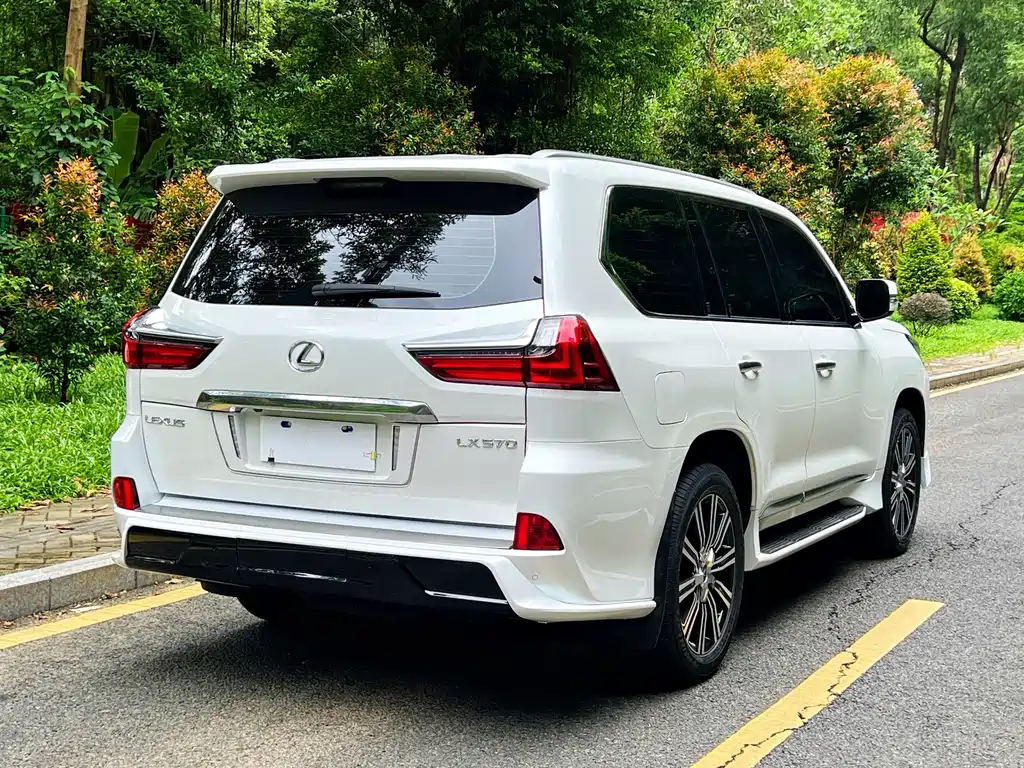 Lexus LX — миниатюра 18