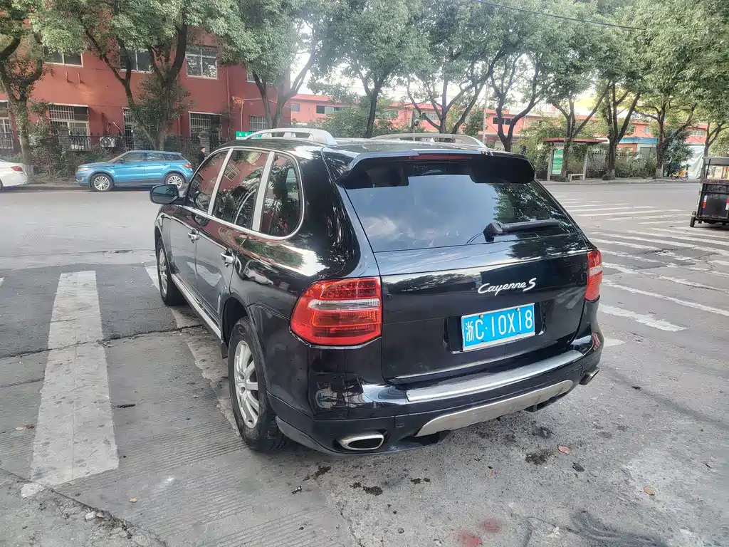 Porsche Cayenne — миниатюра 11
