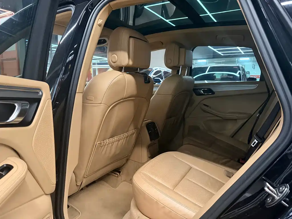 Porsche Macan — миниатюра 5