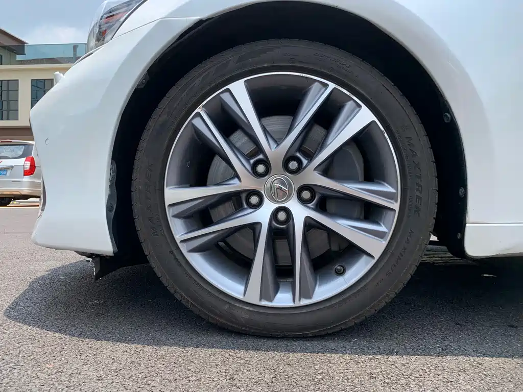 Lexus IS — миниатюра 9