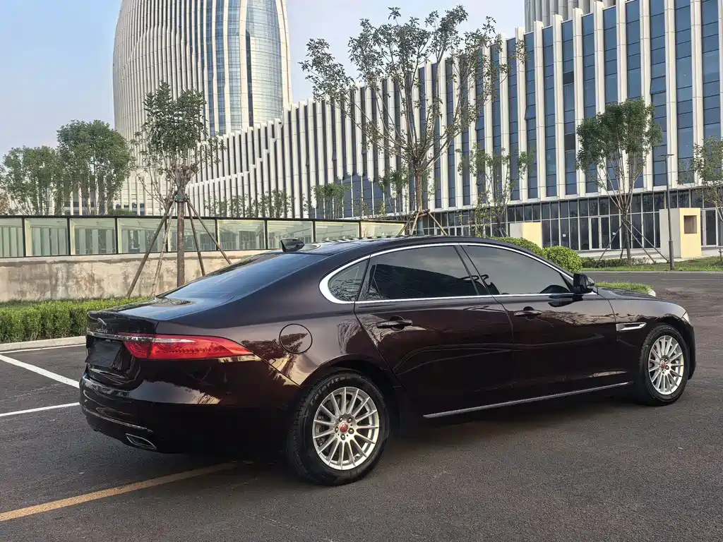 Jaguar XFL — миниатюра 4