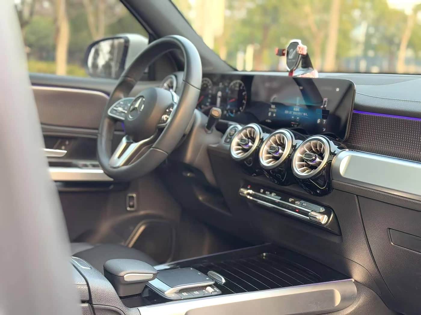 Mercedes-Benz GLB 1.3 л 2022 г. Белый, пробег 30000 км
