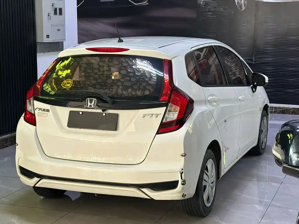 Honda Fit — миниатюра 6