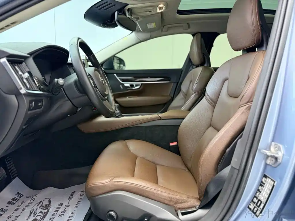 Volvo S90 — миниатюра 7