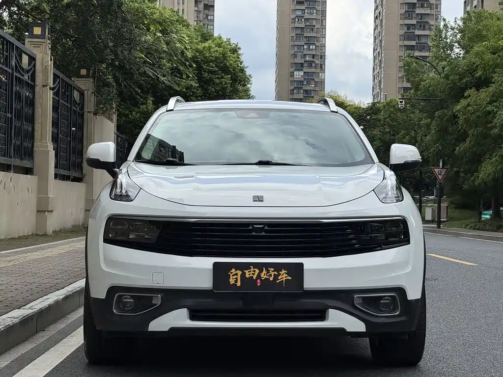 Lynk & Co 01 — миниатюра 2