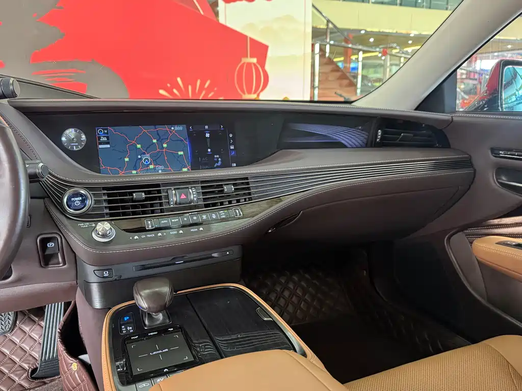 Lexus LS 2018 500h V