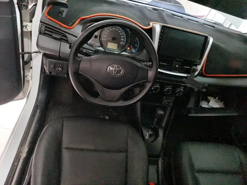 Toyota Yaris L — миниатюра 6