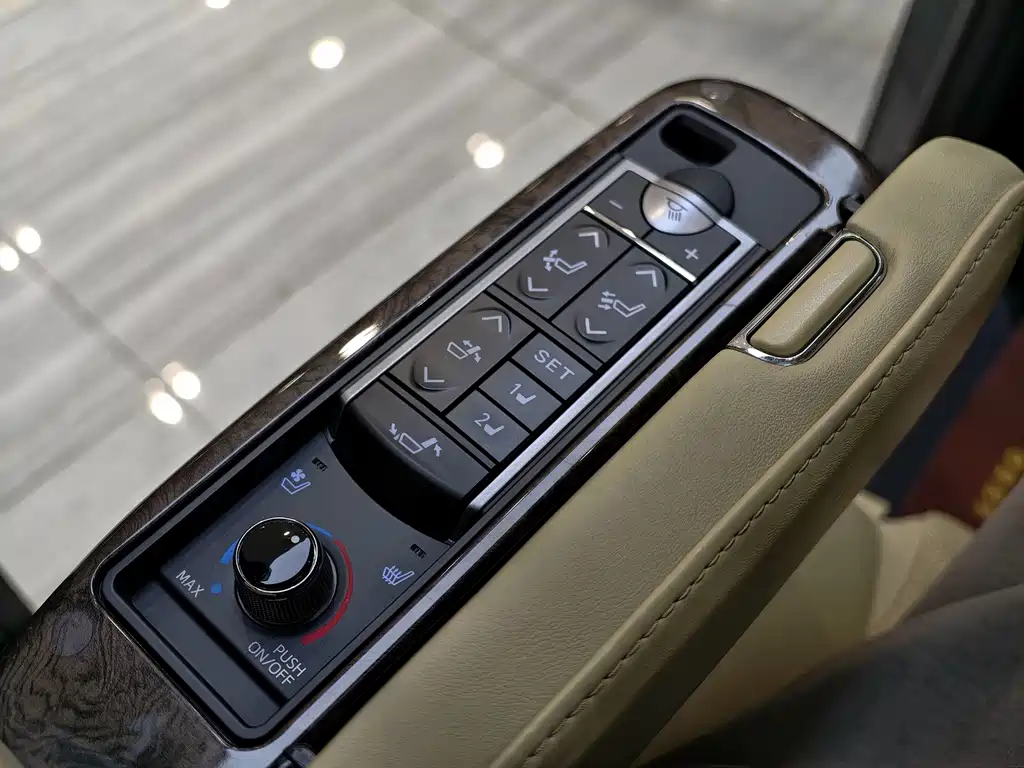 Toyota Vellfire — миниатюра 11