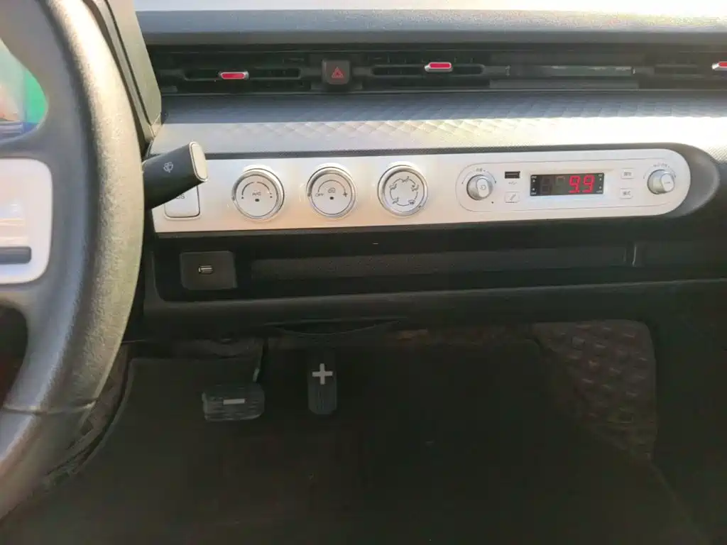 Wuling MINIEV — миниатюра 13