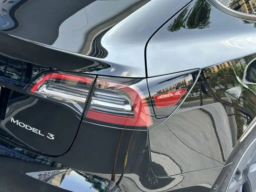 Tesla Model 3 — миниатюра 16