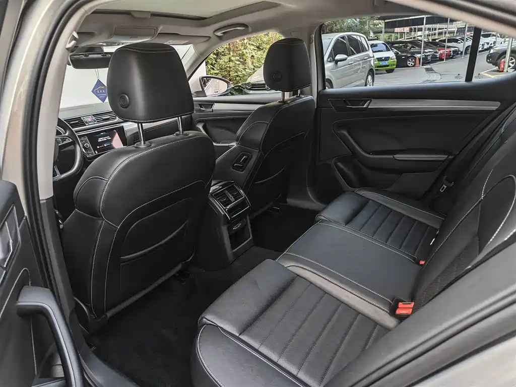 Skoda Superb — миниатюра 5