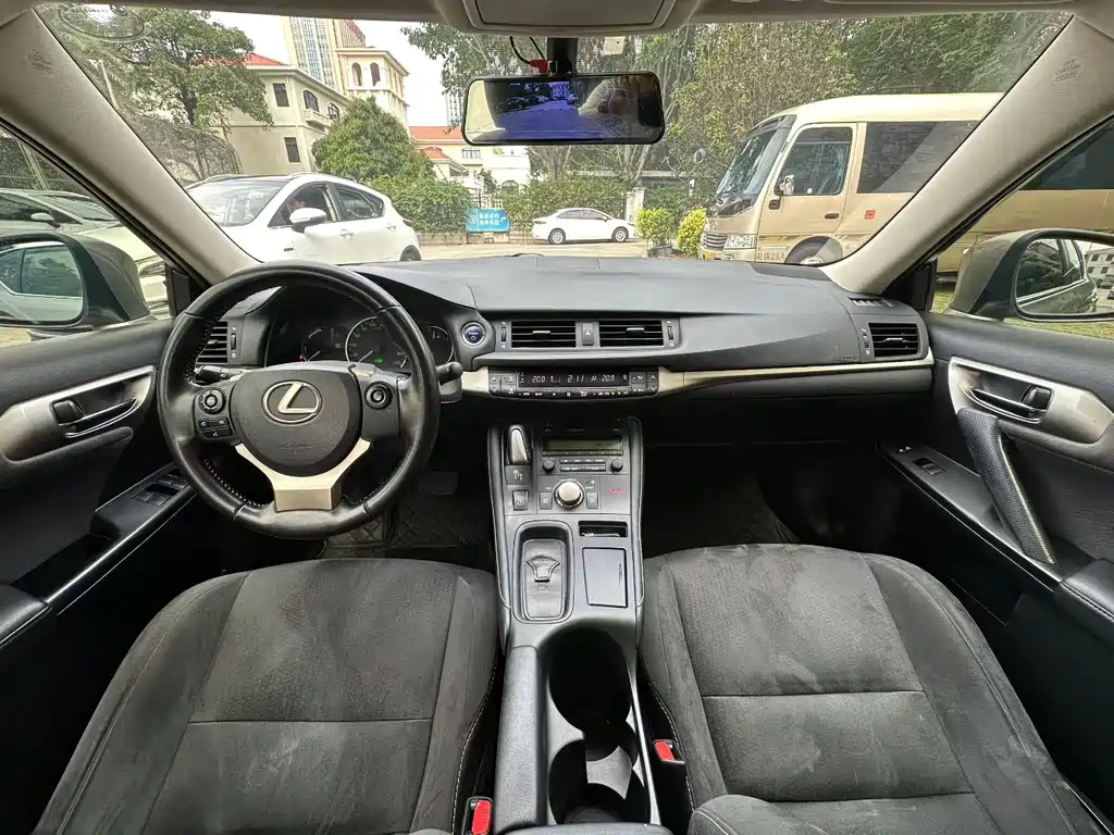 Lexus CT — миниатюра 4