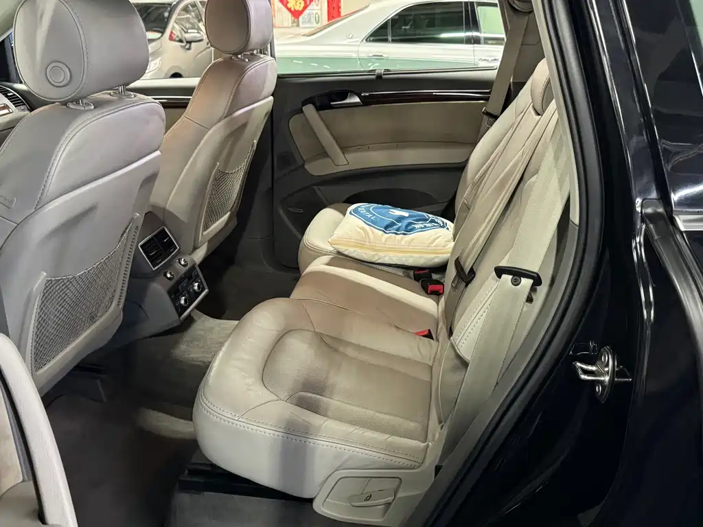 Audi Q7 — миниатюра 9