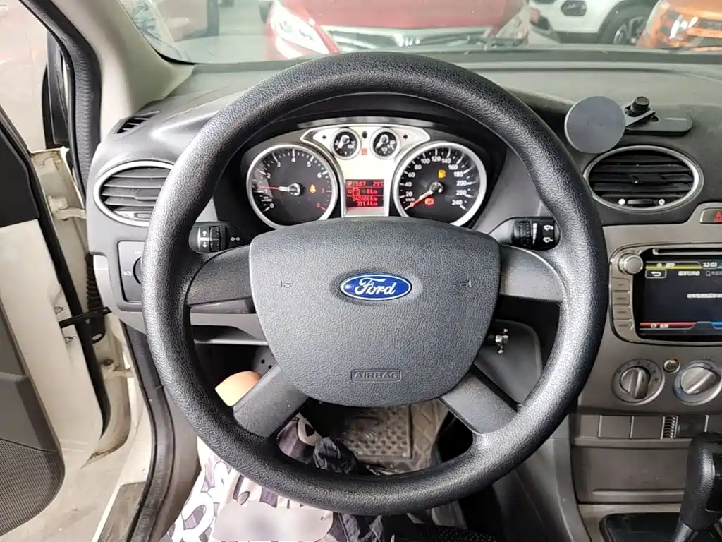 Ford Focus — миниатюра 11