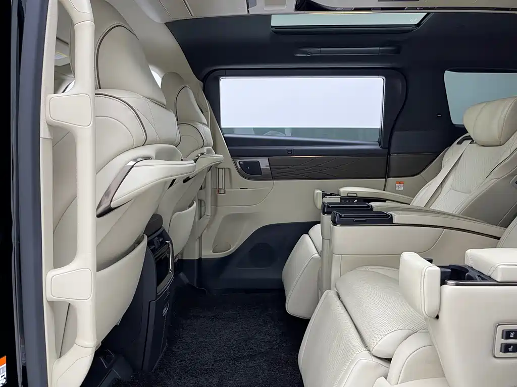 Toyota Vellfire — миниатюра 8