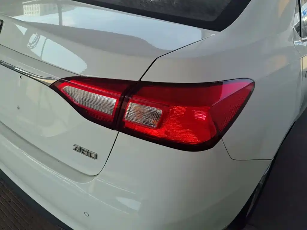 Roewe 360 — миниатюра 8