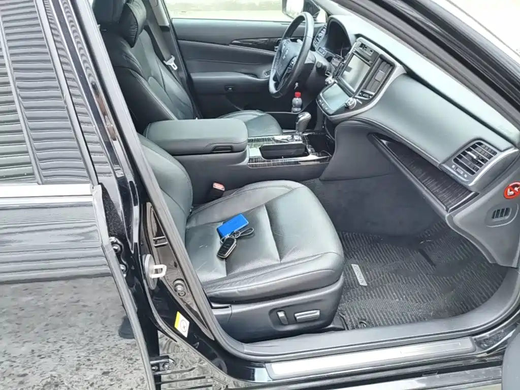 Toyota Crown — миниатюра 25