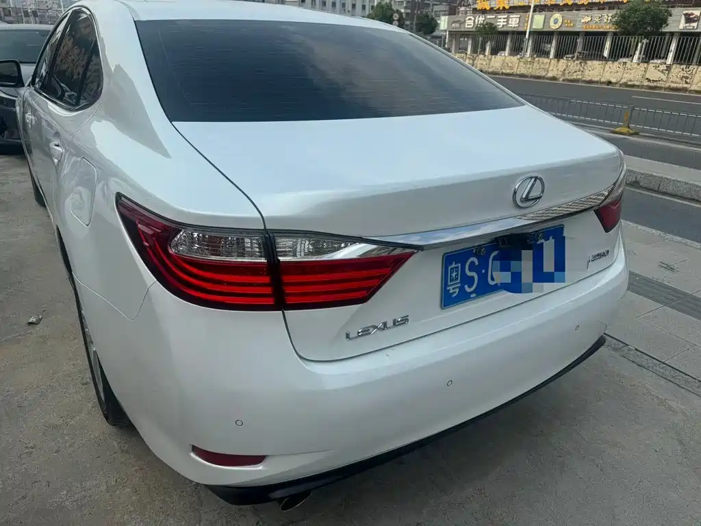 Lexus ES — миниатюра 2