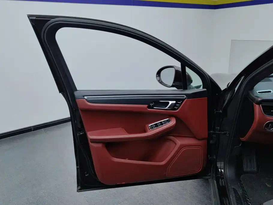 Porsche Macan — миниатюра 7