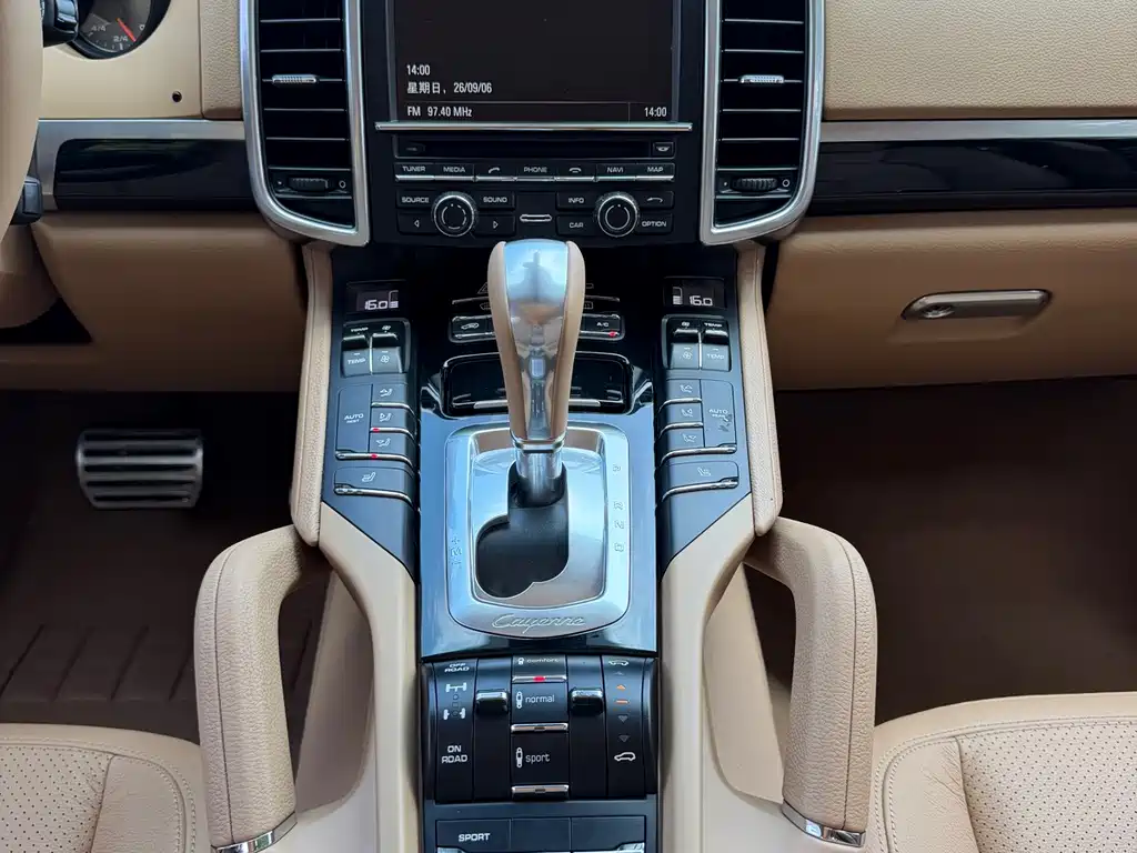 Porsche Cayenne — миниатюра 21