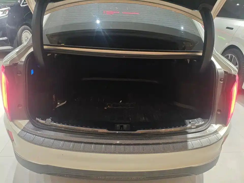 Hongqi Hongqi E-QM5 — миниатюра 8