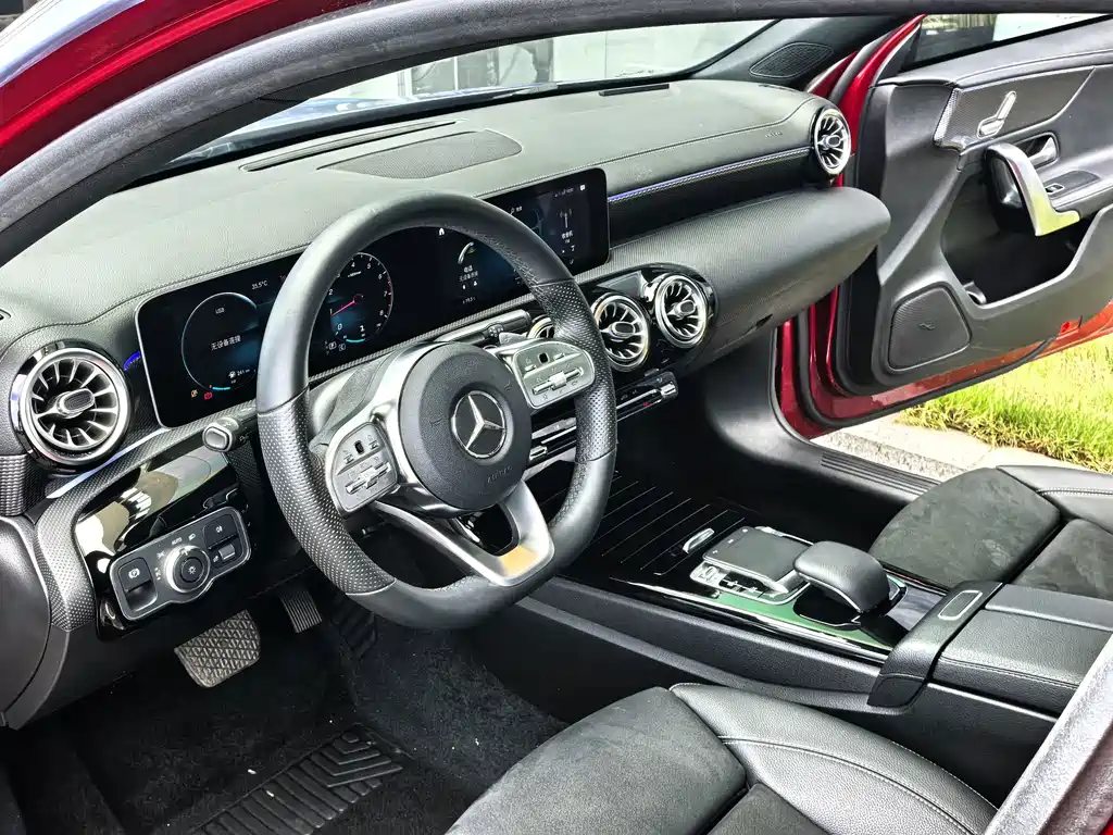 Mercedes-Benz A-Class — миниатюра 9