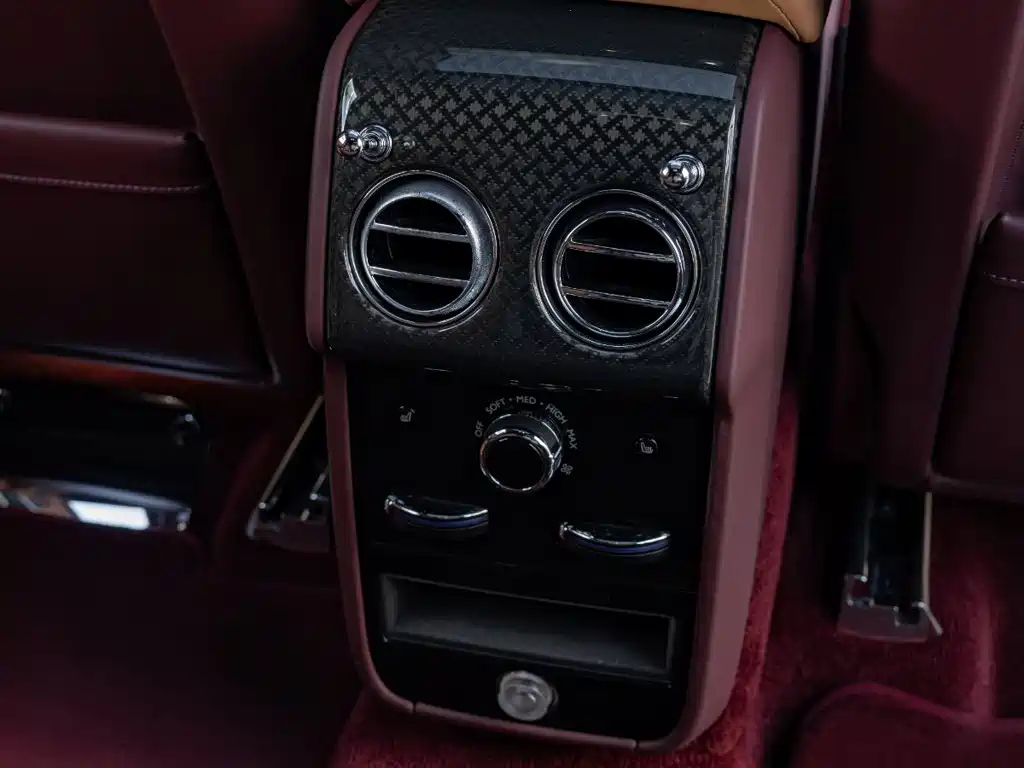 Rolls-Royce Cullinan — миниатюра 25