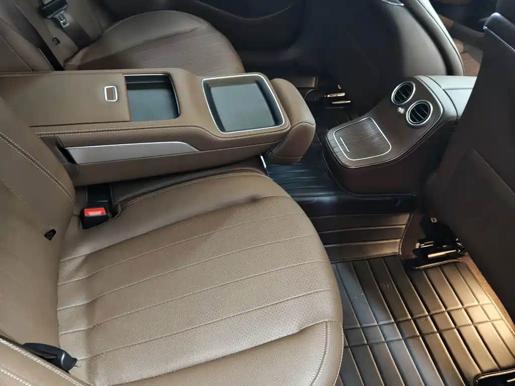 Mercedes-Benz E-Class — миниатюра 9