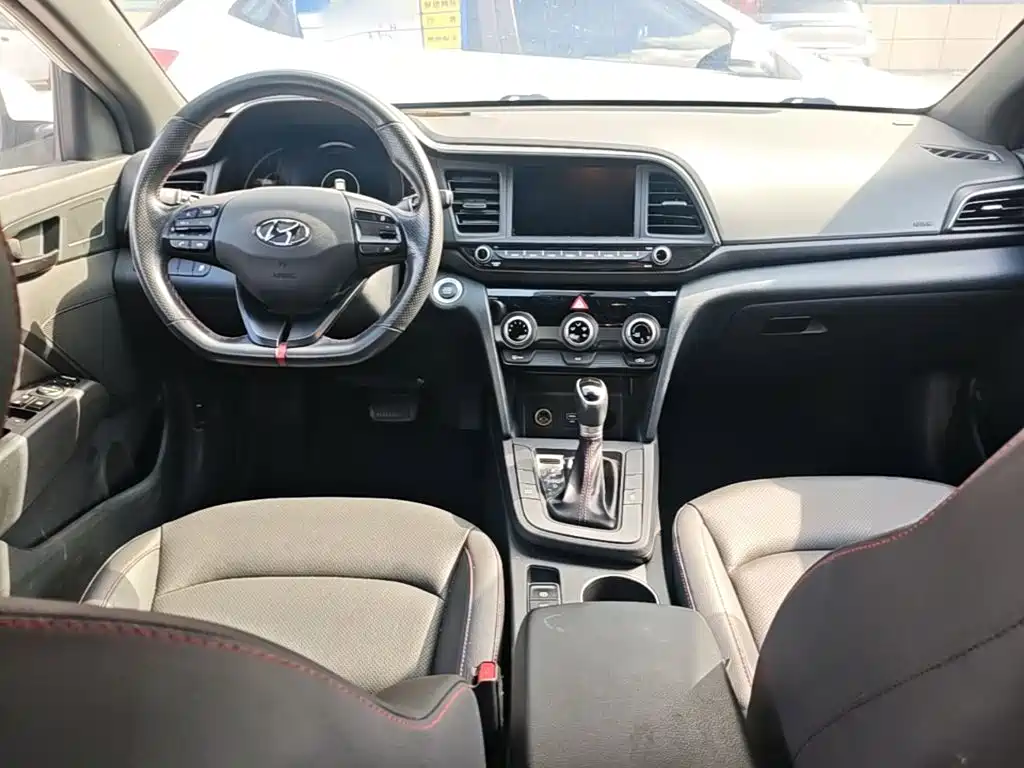 Hyundai Elantra — миниатюра 10