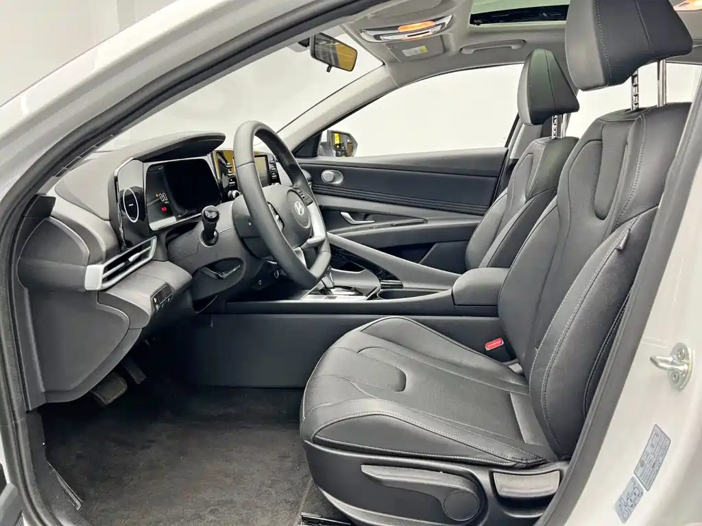Hyundai Elantra — миниатюра 14