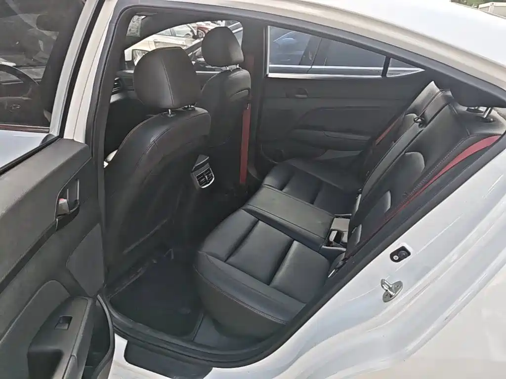 Hyundai Elantra — миниатюра 17