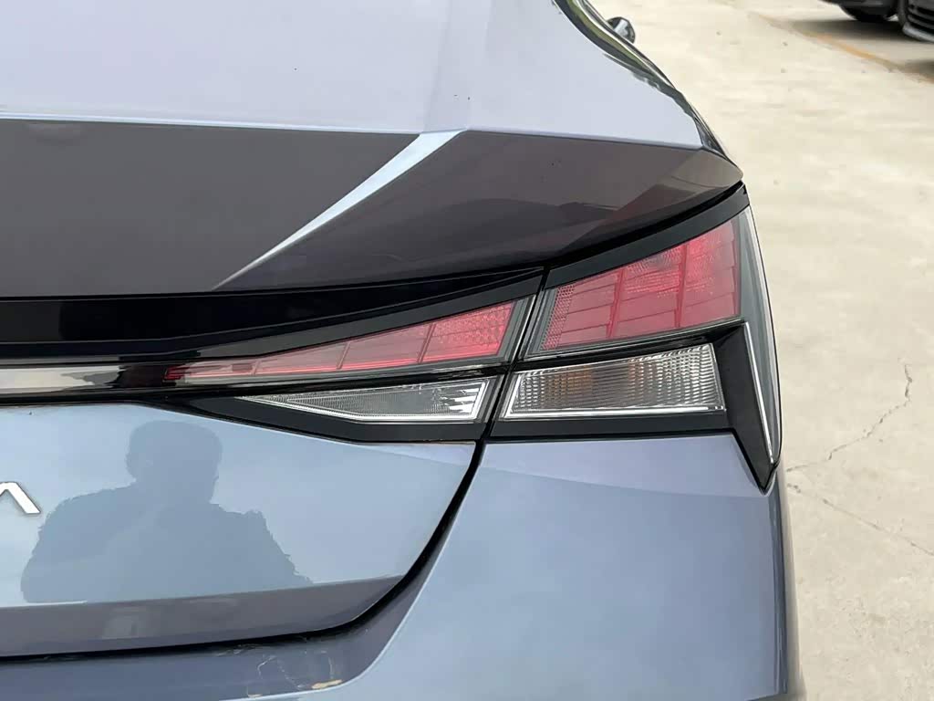 Hyundai Elantra 1.5 л 2023 г. Голубой, пробег 29000 км