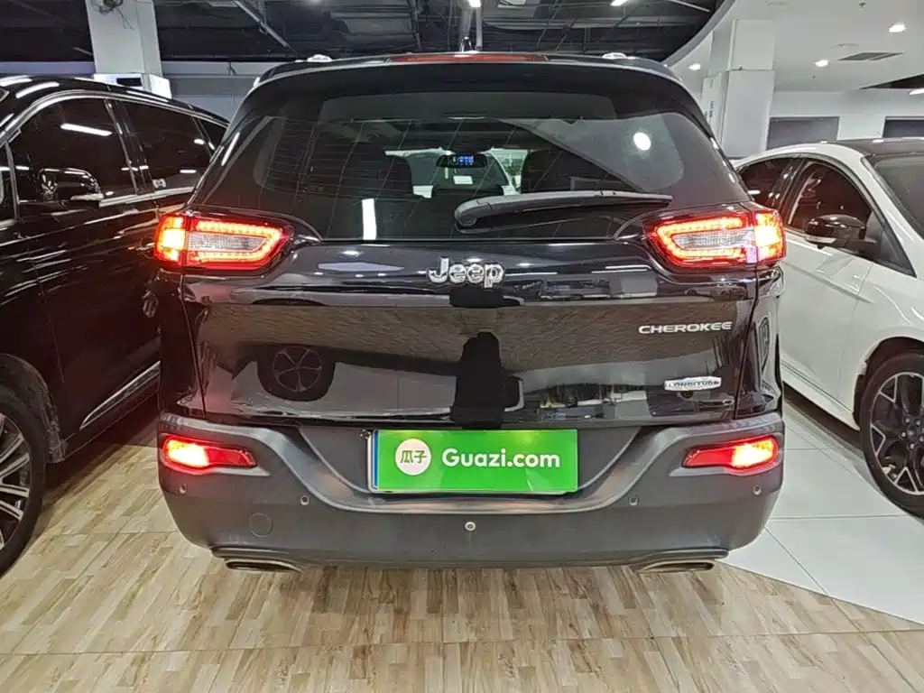 Jeep Cherokee — миниатюра 6