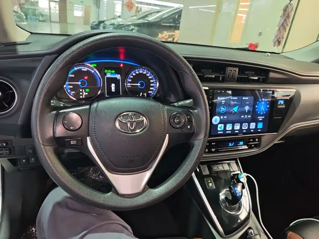 Toyota Corolla Hybrid — миниатюра 10