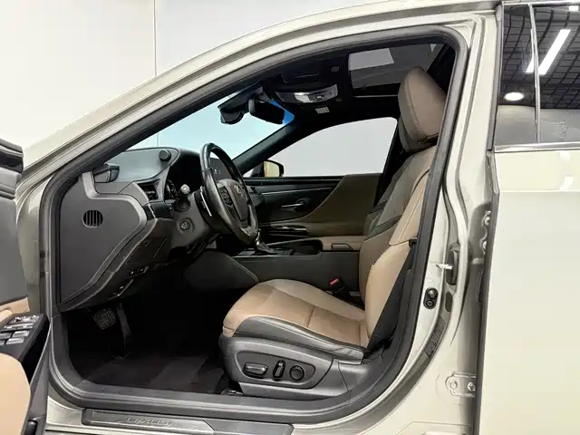 Lexus ES — миниатюра 7