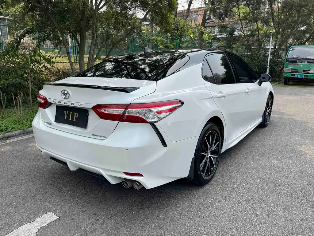 TOYOTA CAMRY