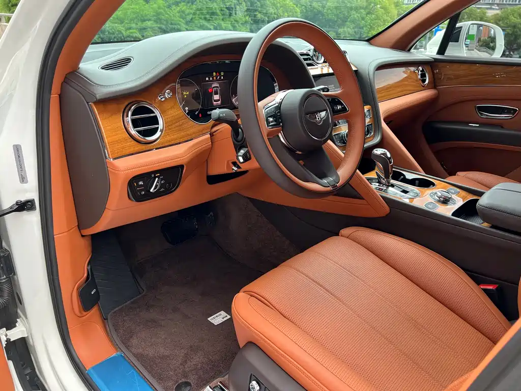 Bentley Bentayga — миниатюра 8