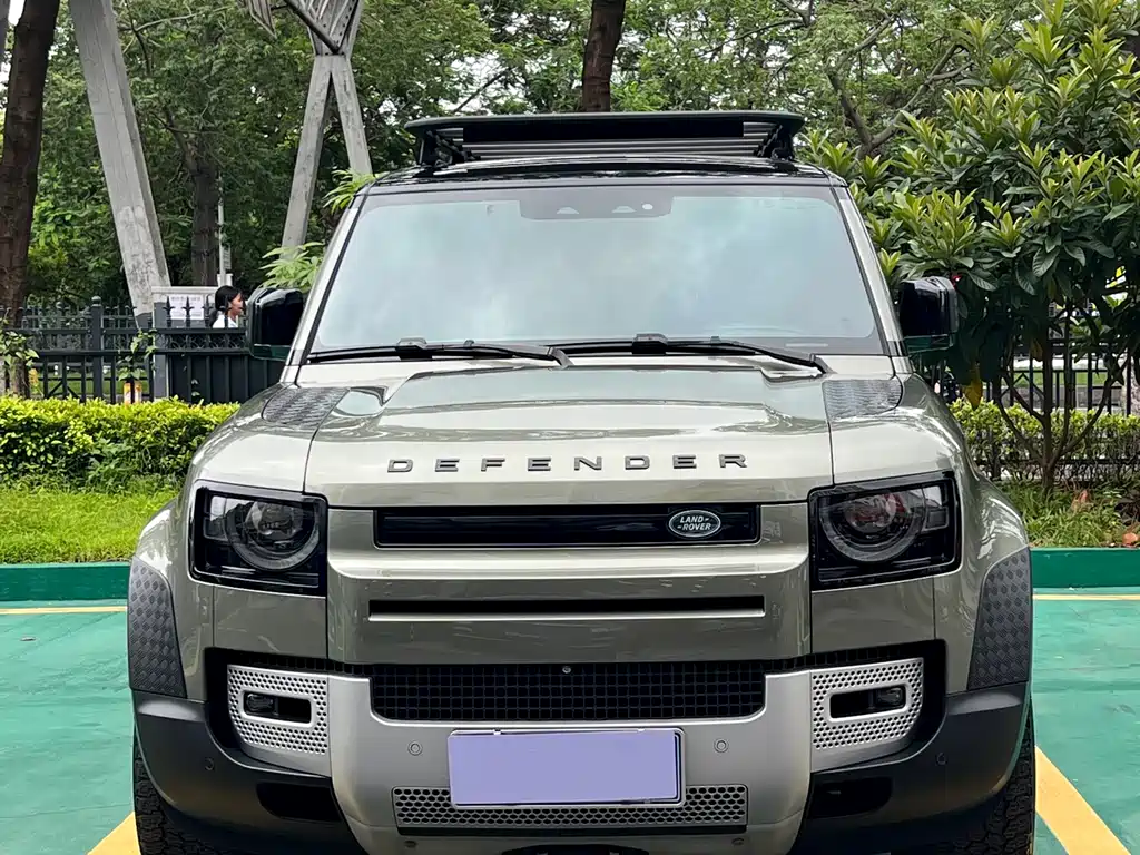 LAND ROVER DEFENDER