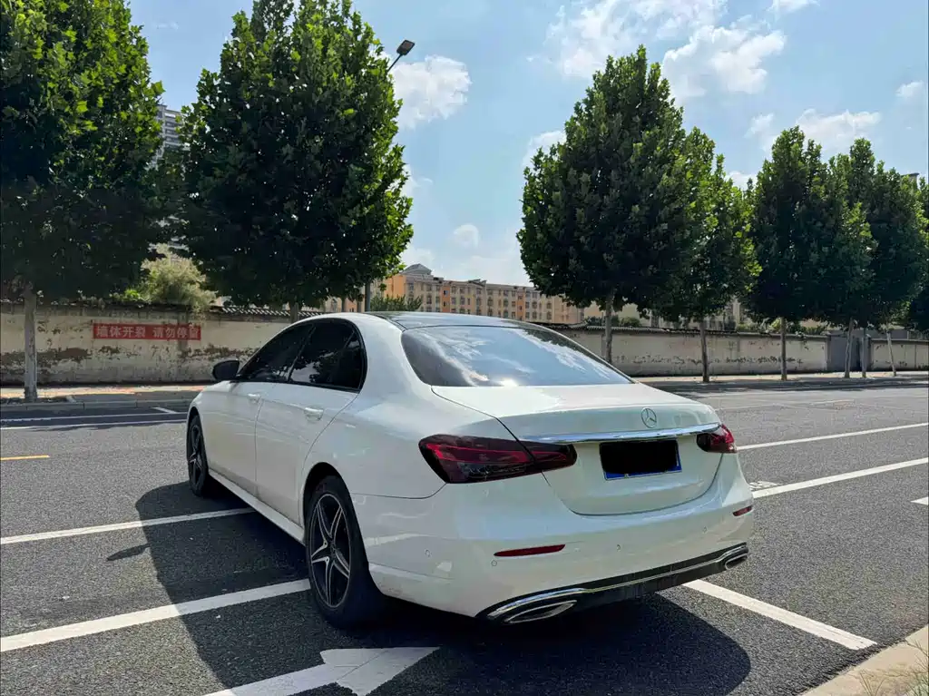 Mercedes-Benz E-Class — миниатюра 7