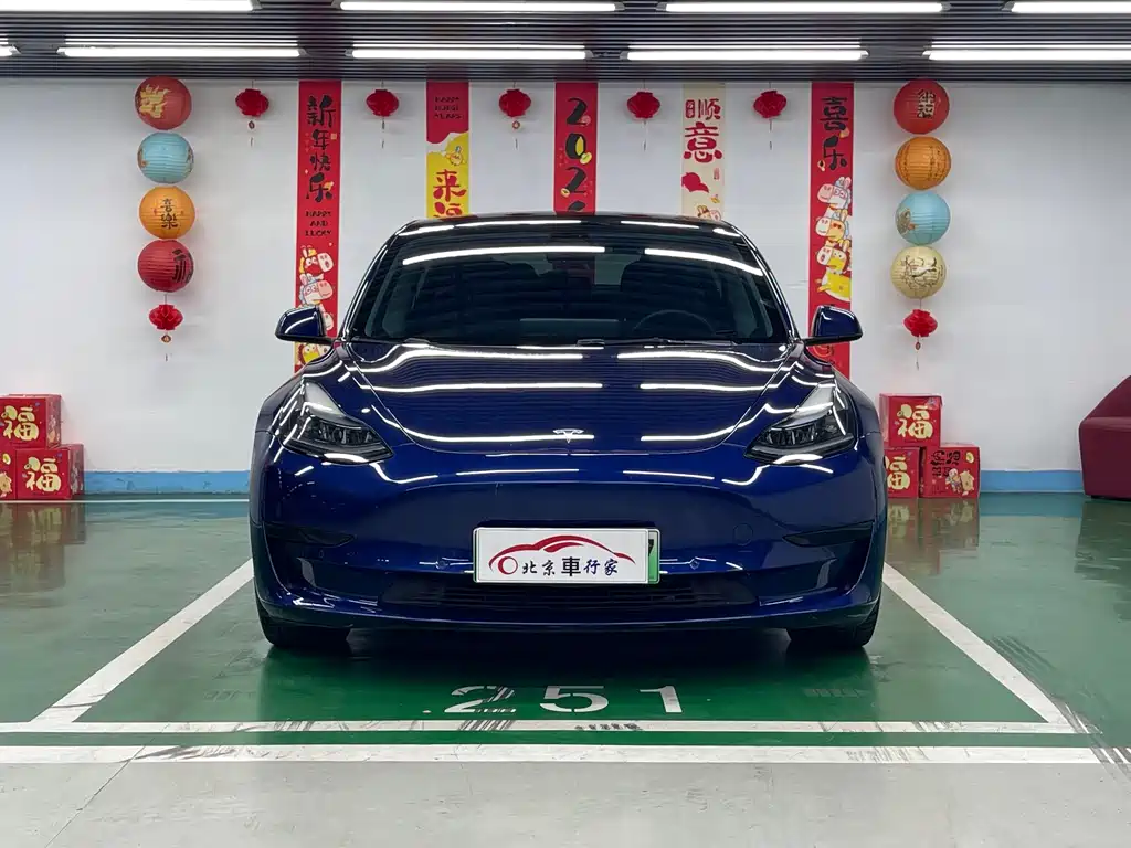 Tesla Model 3 — миниатюра 2