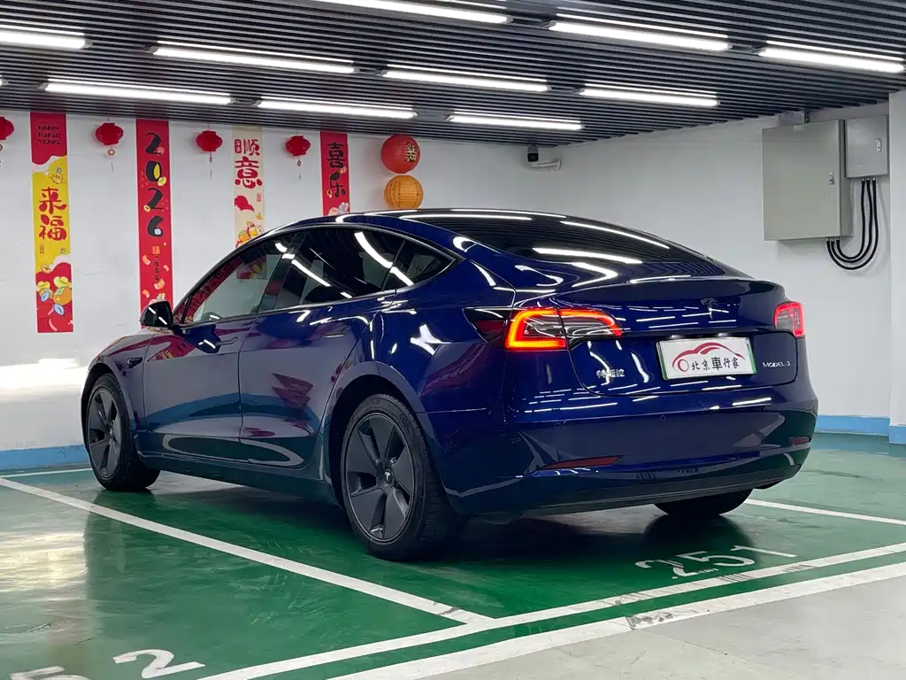 Tesla Model 3 — миниатюра 7