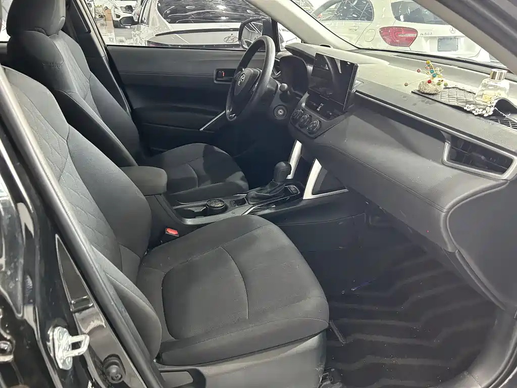 Toyota Corolla Cross — миниатюра 9