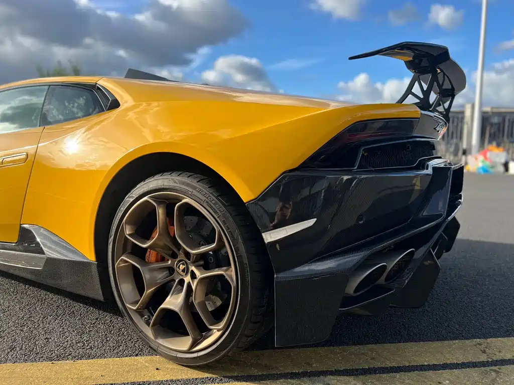 LAMBORGHINI HURACÁN